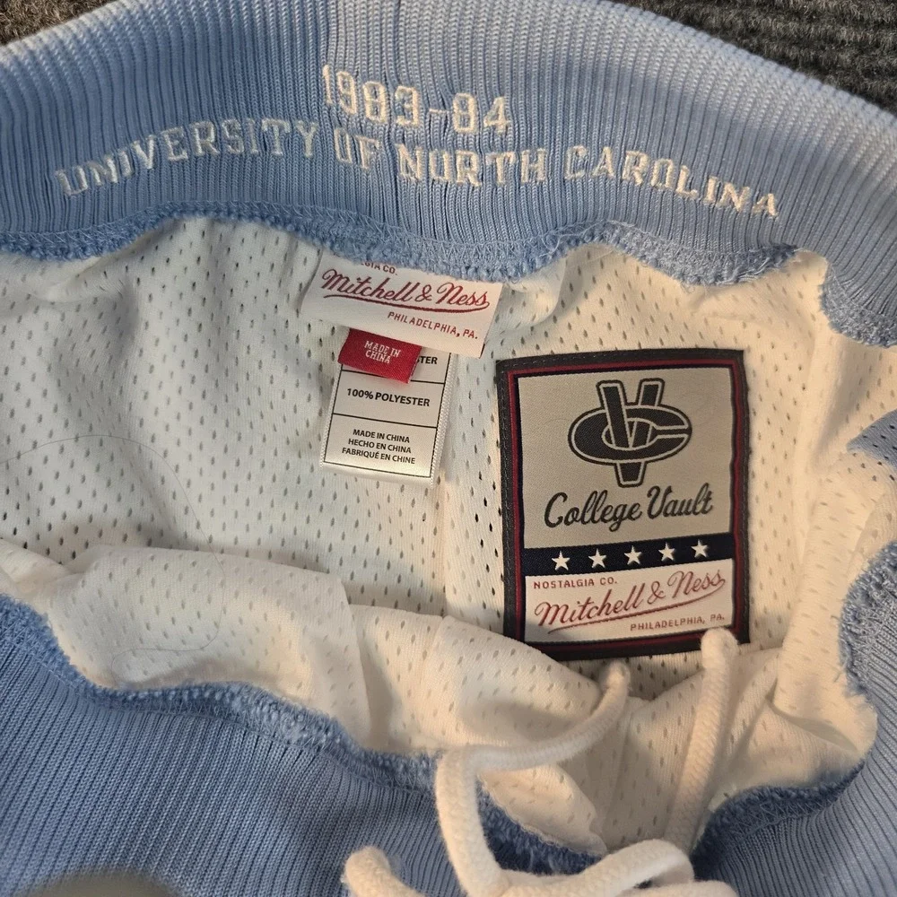 Men's Mitchell & Ness North Carolina Tar Heels Basketball Shorts Sz 40 M